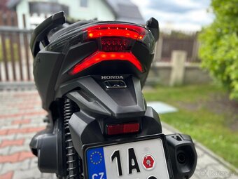 Honda Forza 300 malý nájezd,super stav - 20