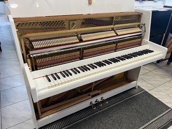 Bílé pianino Petrof se zárukou 2 roky, doprava. PRODÁNO - 20