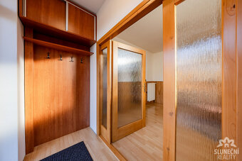 Samostatně stojící rodinný dům 5+1 na pozemku 621 m², obec V - 20