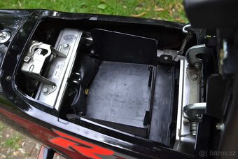 Honda CBR 900RR Fireblade SC28 - 20