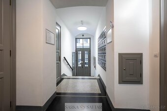 Pronájem prostorného, světlého 2+kk 56m2, terasa 10m2, garáž - 20