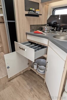 obytný polointegrovany vůz Giottiline Siena 395 pro 5 os. - 20