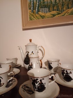 Celou pozůstalost včetně prosklené skříně 👍 - 20