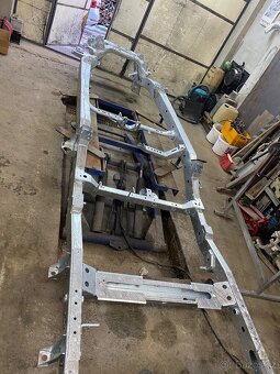 Rám - Rámy na Navara D22 / D40 / Hilux / L200 - 20