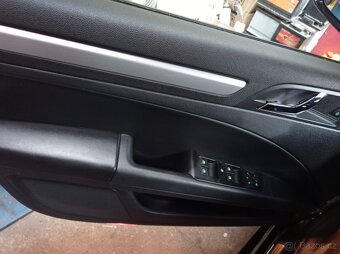 ŠKODA Superb 2 combi 2.0 TDI CR 103kW DSG NAVIGACE KRÁSNÝ. - 20