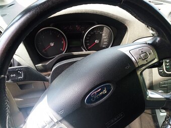 Prodám nepojízdný Ford Galaxy 2.0 TDCi 96 kW 7 míst - 20