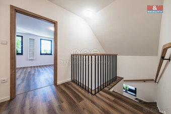 Prodej rodinného domu, 210 m2, v Kamenici n.L., ul. Dobšova - 20