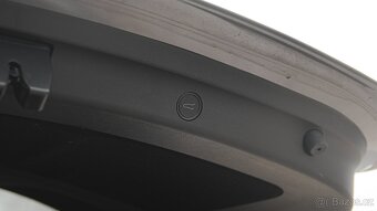 Tesla Model Y, 255kW 1.maj 37tkm ZÁRUKA - 20