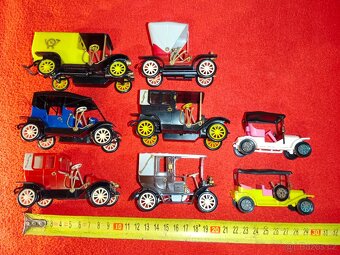 Autíčka veteráni zn. IGRA 11 ks, SMĚR 2 ks atd. 14 ks celkem - 20