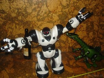 Flexibilní autodráha FleXtrem, Plastoví vojáčci, Roboti - 20