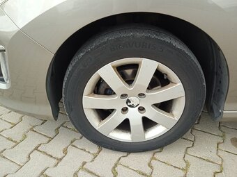 Peugeot 308 SW 1.6 HDi 7 míst - 20