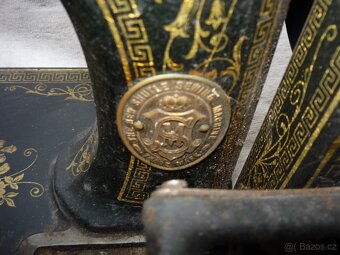 Starožitný lodičkový šicí stroj - KLENOTY S VŮNÍ OLEJE - 20