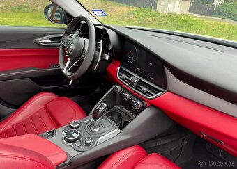 Alfa Romeo Giulia 2.0 Turbo 16V AT8 Veloce Ti - 20
