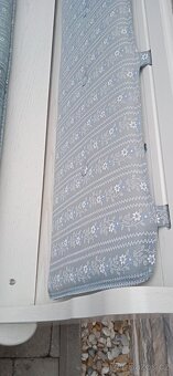 Rohová lavice bílá se stolem +2 židlemi - 20