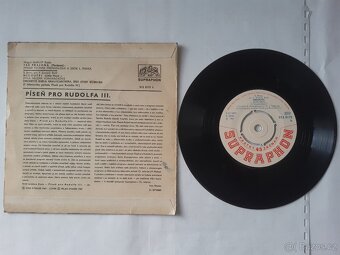 Prodám 35 ks vinylových singlů SP - 20