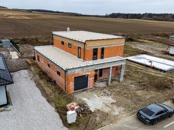 Exkluzívny 6 izb. rozostavaná moderná vila v Gbeloch - 20