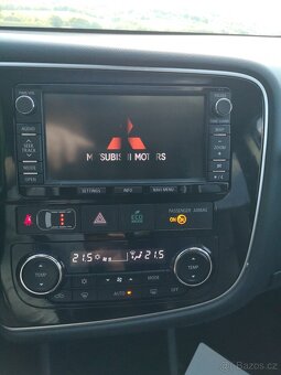 MITSUBISHI OUTLANDER PHEV HYBRID PLNÝ SERVIS MOŽNOST DPH - 20