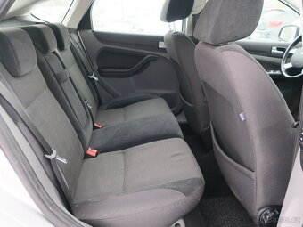 Ford Focus 1.6 i 74 kW 16V Ghia - 20