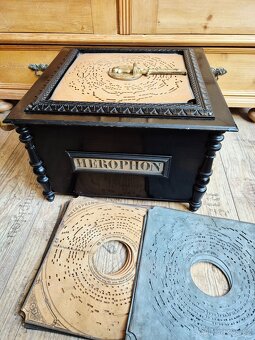 Starožitný hrací stroj, flašinet HEROPHON, 1900 - 20