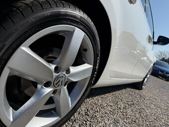 VW Golf VI 1.6tdi 2012 (ŠIBR-WEBASTO-LED-17”-SENZORY) - 20