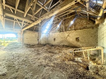 Stavební pozemek  10472 m² se zemědělskými budovami, Stráž - - 20