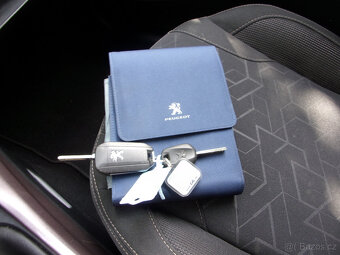 Peugeot 2008 1.2 VTi,navigace,1.majitel,serviskní kniha,TOP - 20