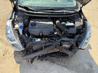 Hyundai i30 1.6d 2012 sražka se zveři - 20