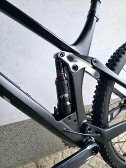 Horské kolo YT IZZO Uncaged 4 Blaze Carbon 2021 29″ - 20