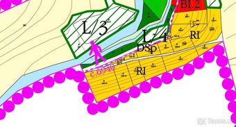 Stavební pozemek 1 528 m² u potoka – v chatařské osadě - 20