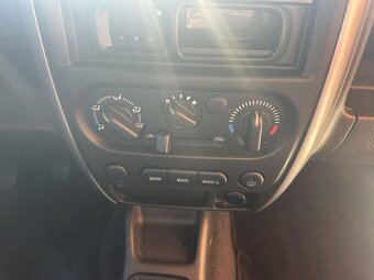 Suzuki Jimny 1.3i 63kW 4x4 - 20