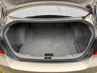 BMW 3 e90 320d 120 kw - 20