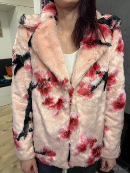 Dámský krátký kožíšek GUESS - 20