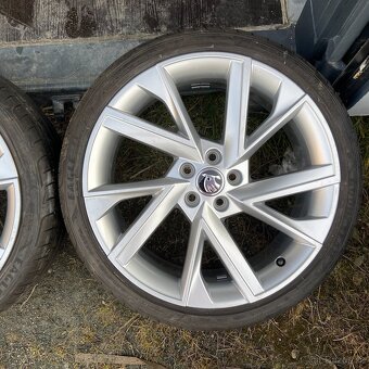 VEGA R18 letní pneu 205/40/18 - 20