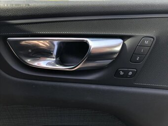 Volvo XC60, 2,0 AWD MOMENTUM PRO B4 - 20