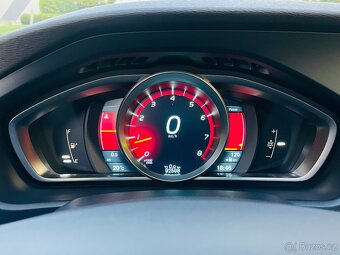 Volvo V40 T4 BENZÍN 132KW MAN KAMERA SERVISKA CROSS COUNTRY - 20
