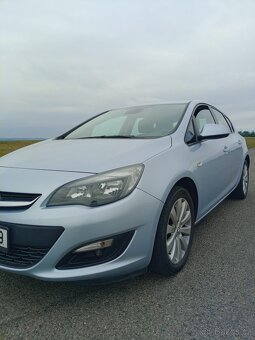 Opel Astra J 1.4i 74kW první majitel najeto pouze 53tis.km - 20