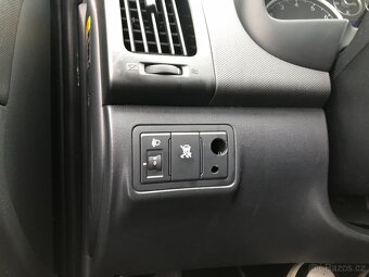 HYUNDAI I30 1.4 16V - 20