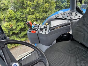 New Holland T8020  rok vyroby 2008 - 20