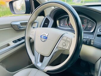 Volvo XC60 2.4D5 4x4 MANUÁL FACELIFT KŮŽE NAVI SENZORY - 20