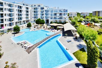 Prostorný apartmán 2kk s výhledem na bazén, jen350m od pláže - 20