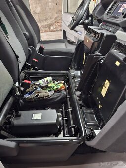 Obytná vestavba VW Crafter 2.0 tdi - 20