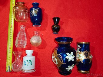Vázy 30 ks - skleněné, porcelánové a mosazné - 20