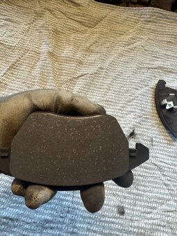 Prodám přední kotouče+destičky značky Brembo . - 20