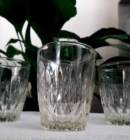 Skleněné poháry, misky, sklenice na kávu a jiné.. - 20