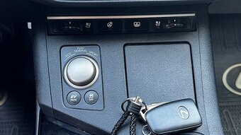 Lexus - 20