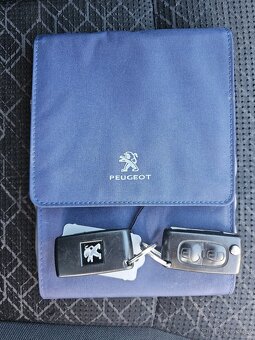 PEUGEOT 3008 2016 1.2 E-THP 96kW,VÝHŘEVY,TEMPOMAT,PARK.SENZ - 20