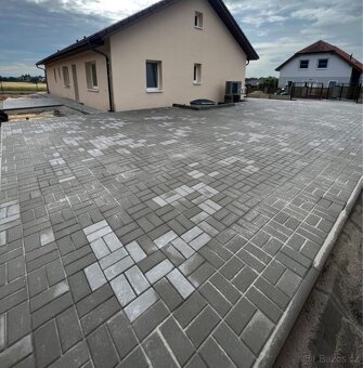 PROVÁDÍME: Pokládka zamkove dlažby a obrubníku - 20