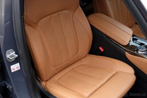 BMW M550i 340 kW,ČR,Webasto,Tažné,Masáže,2x kola,Ventilace - 20