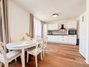 Prodej zerekonstruovaného rodinného domu 4+kk, 620 m2 - Velk - 20