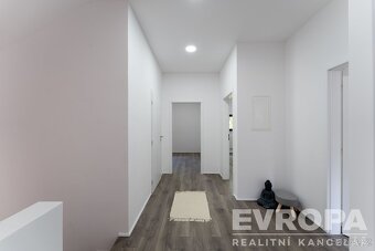 Novostavba 6+kk 230 m² s Chytrou Domácností a Energetickou S - 20